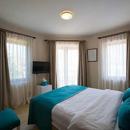 Villa Sleeps 11 Pool Air Con Wifi *